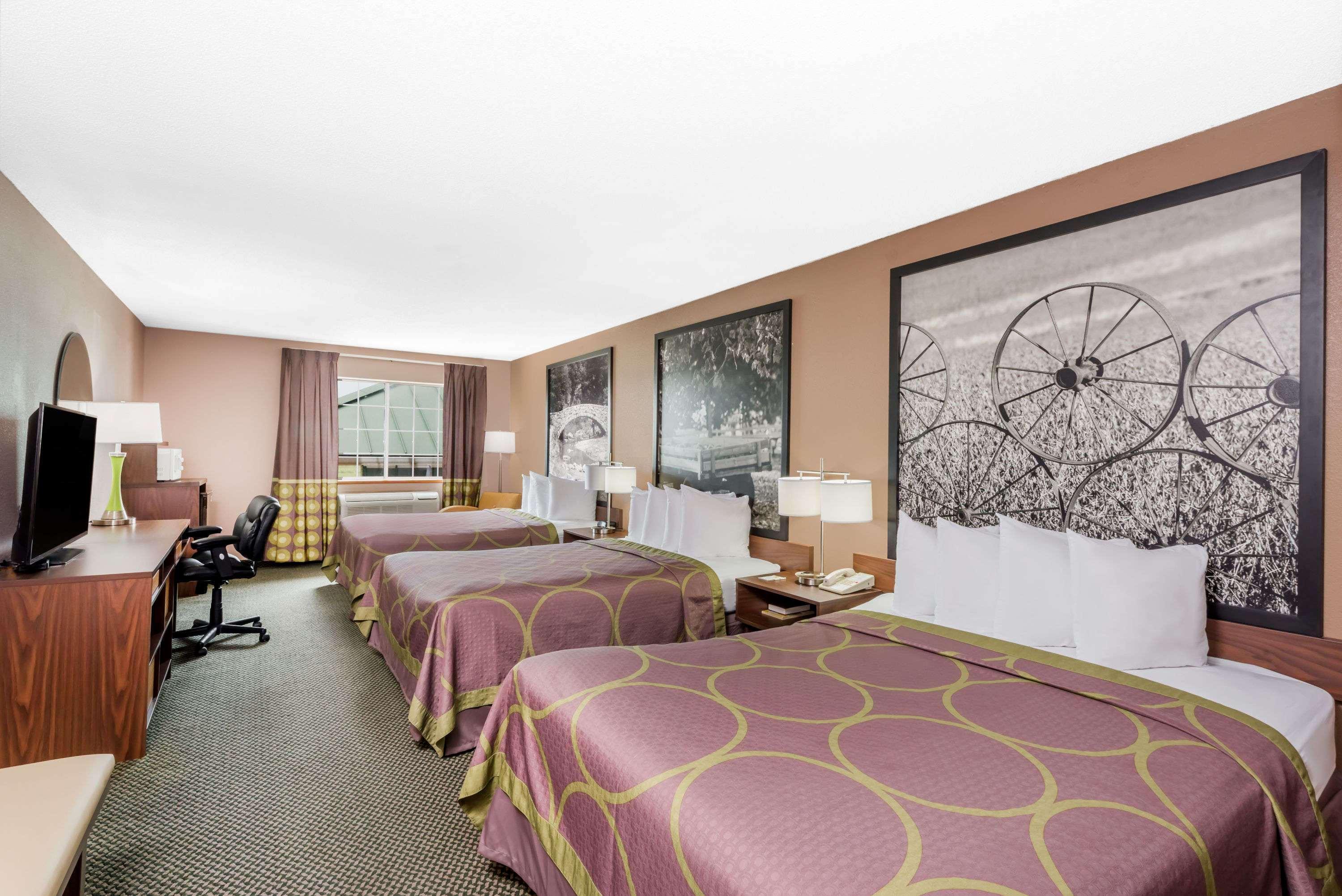 Super 8 By Wyndham Winfield-Quail Ridge Area Hotel Екстериор снимка