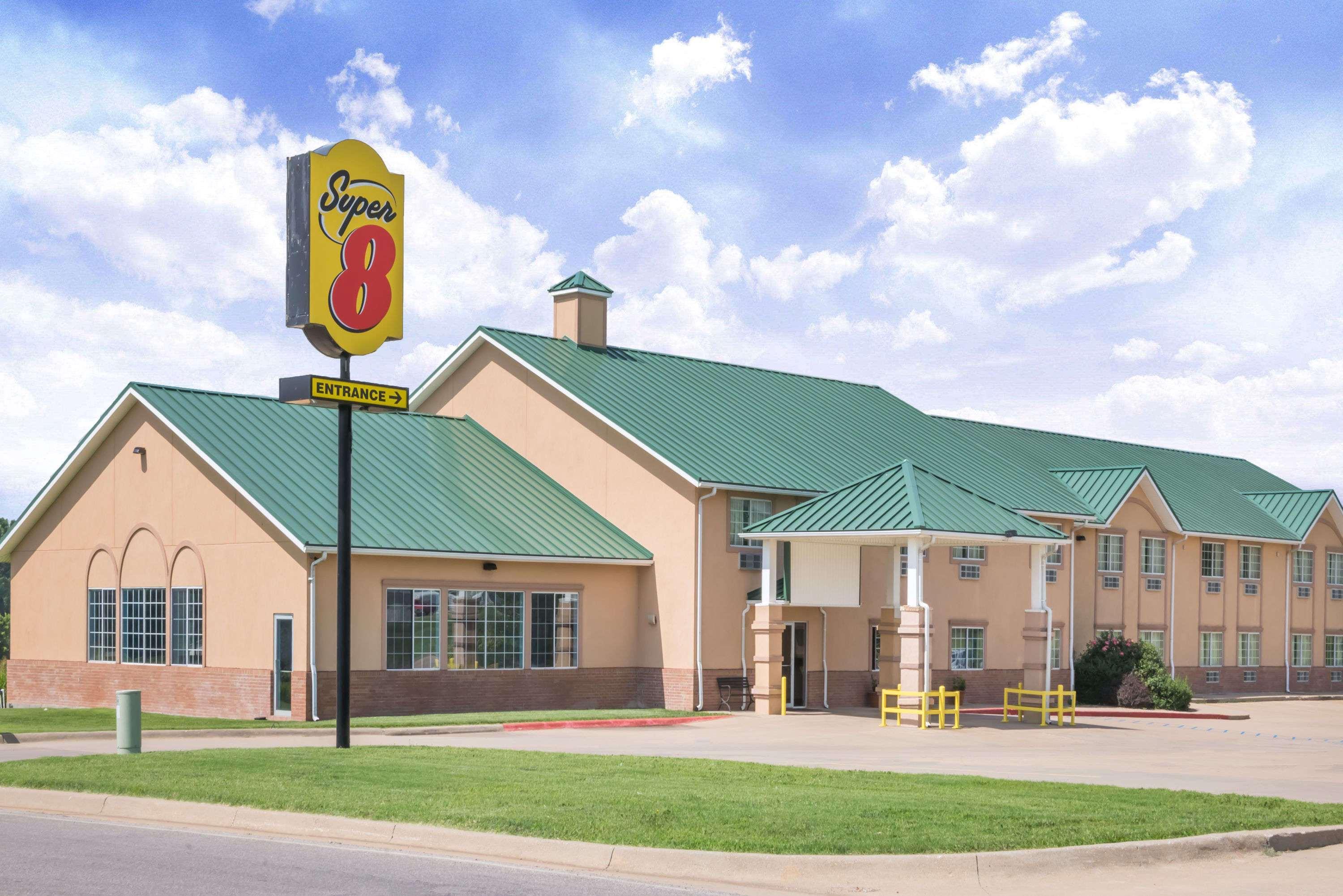 Super 8 By Wyndham Winfield-Quail Ridge Area Hotel Екстериор снимка