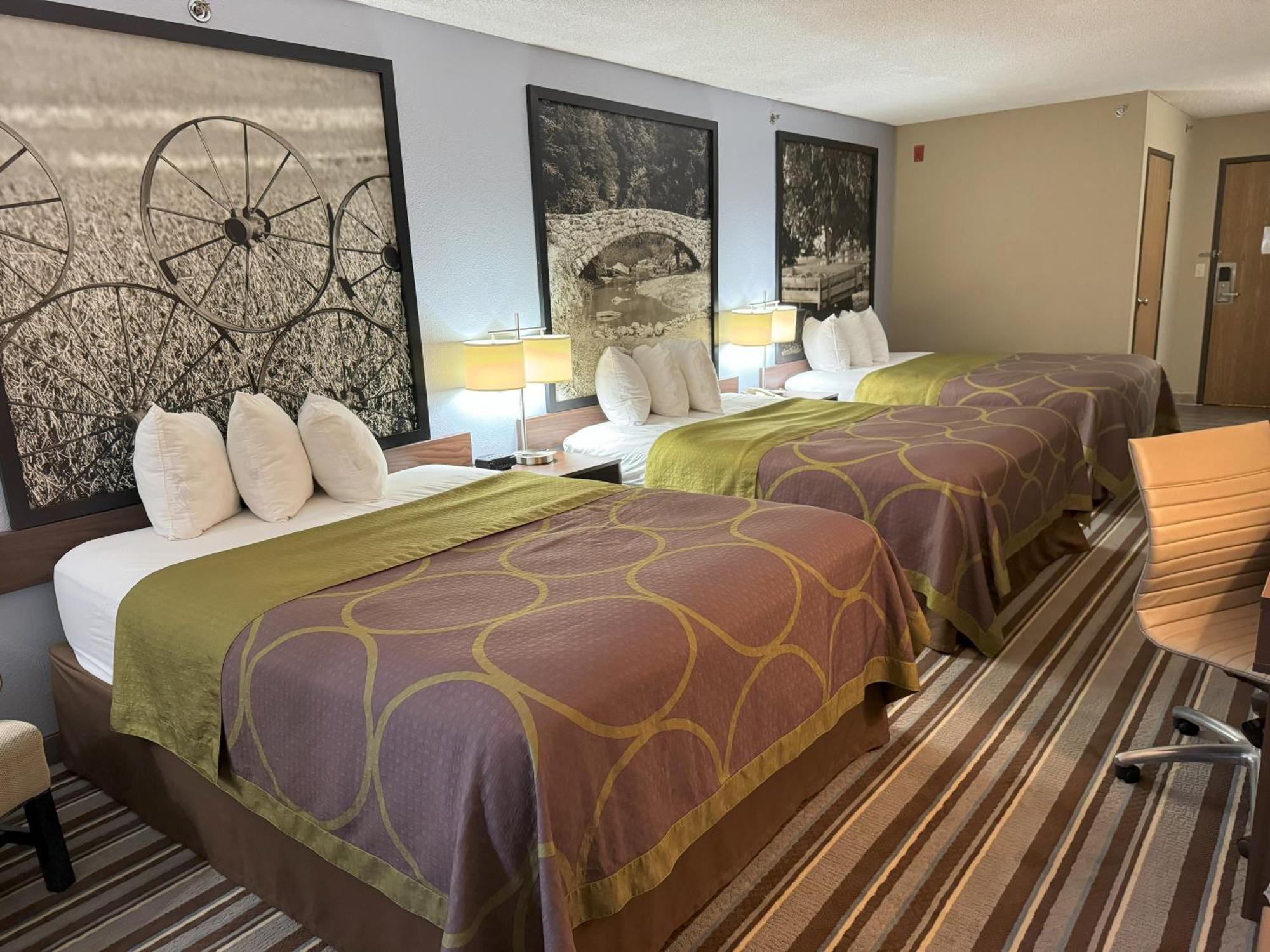 Super 8 By Wyndham Winfield-Quail Ridge Area Hotel Екстериор снимка