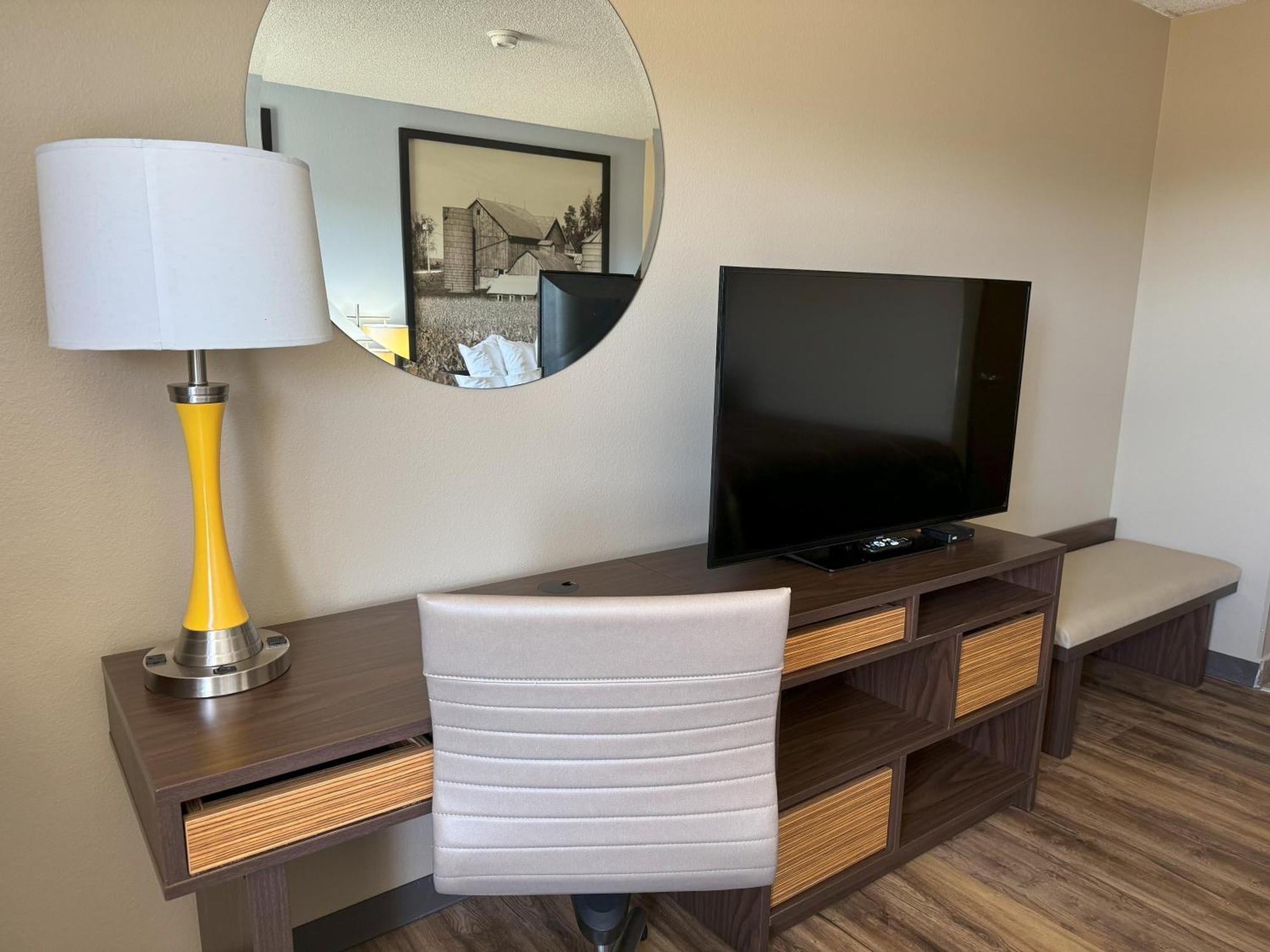 Super 8 By Wyndham Winfield-Quail Ridge Area Hotel Екстериор снимка