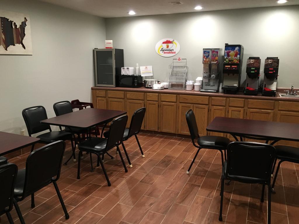 Super 8 By Wyndham Winfield-Quail Ridge Area Hotel Екстериор снимка