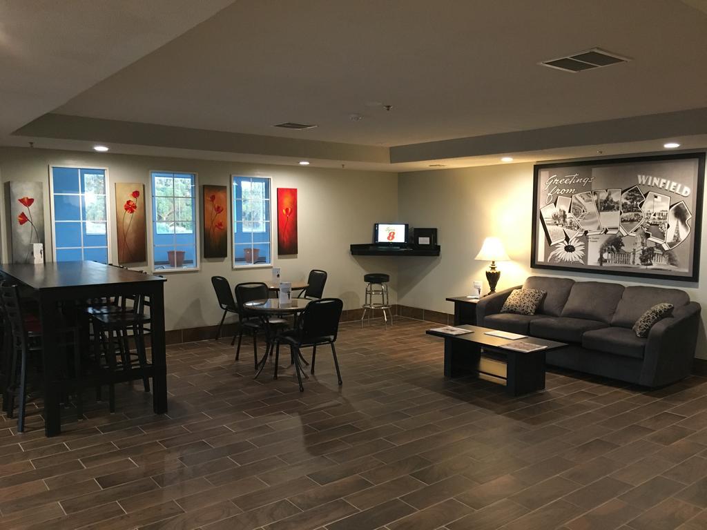 Super 8 By Wyndham Winfield-Quail Ridge Area Hotel Екстериор снимка